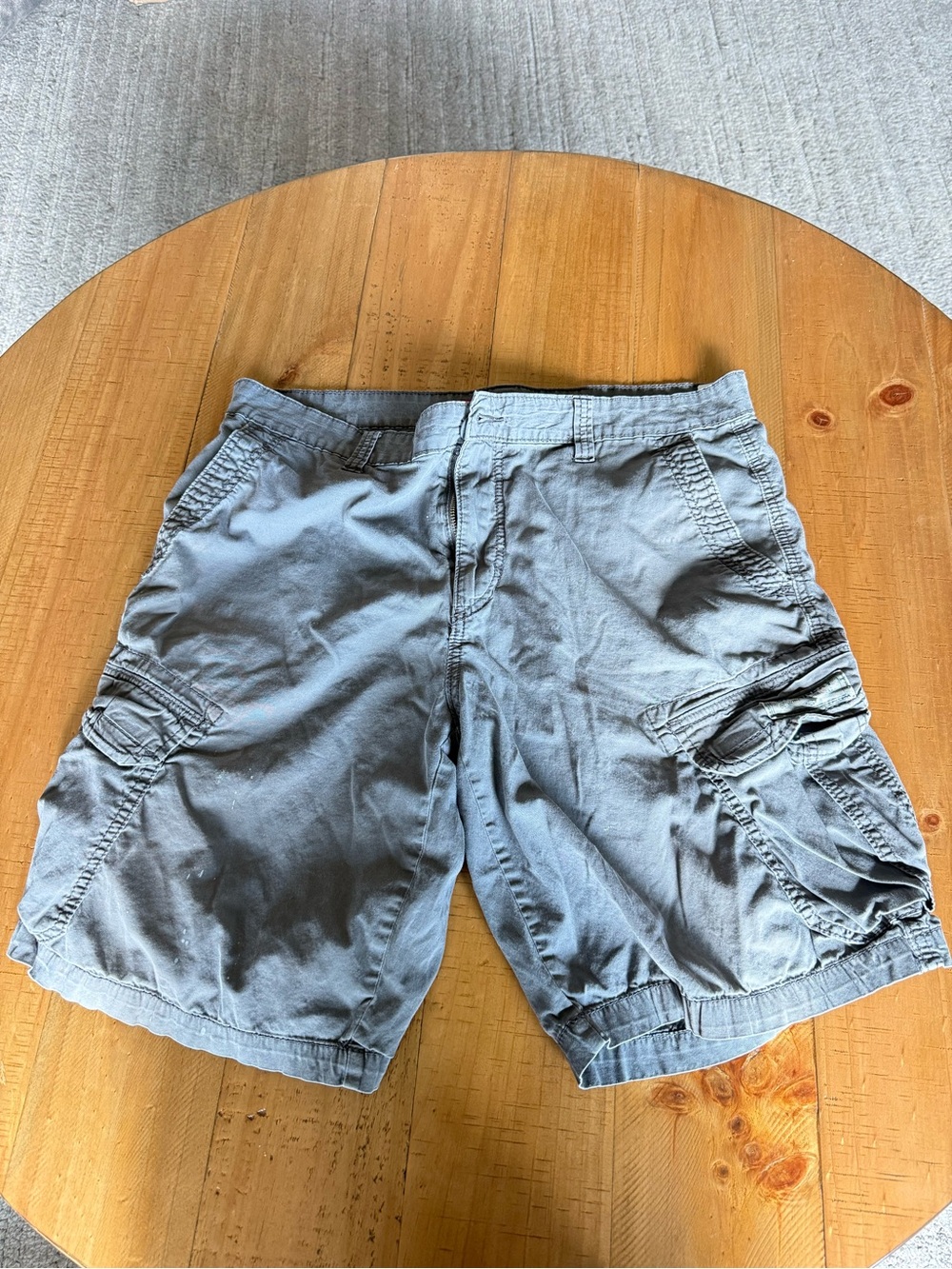 GAP Men's Cargo Shorts in Light Gray - Classic Pocketed Design